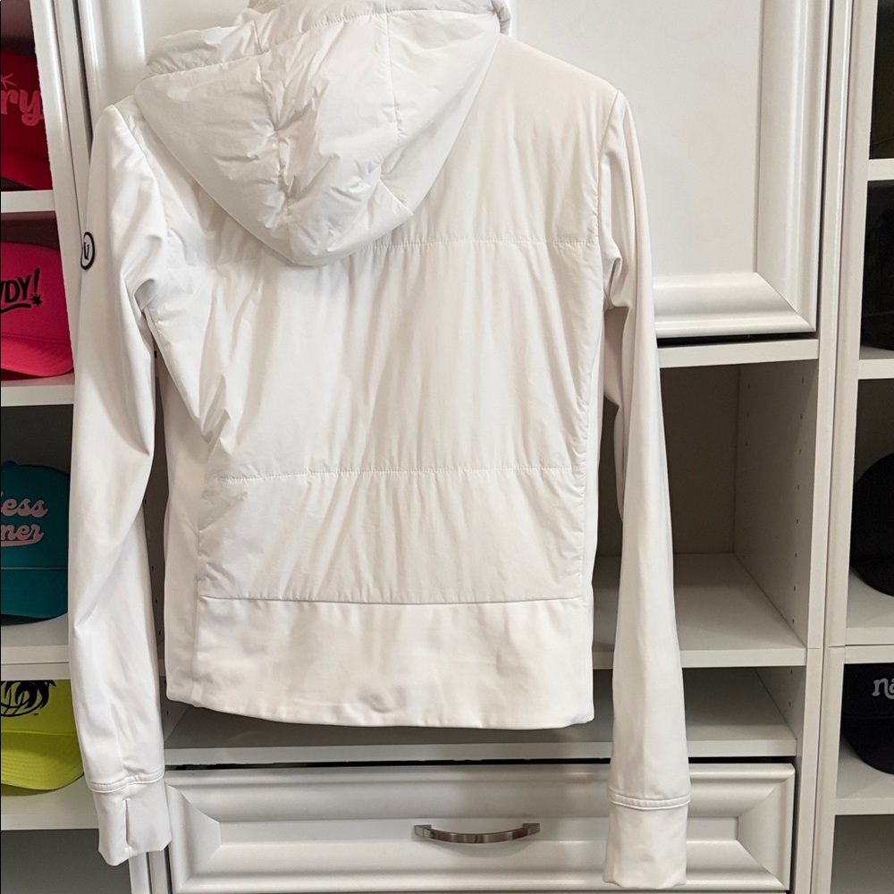 Vuori White Hooded Utility Jacket with Black Trim - Picture 3 of 4